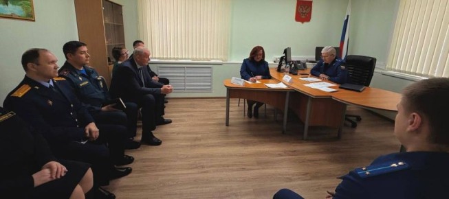 Прокурор Омской области Алексей Афанасьев представил коллективу, а также руководителям органов власти прокурора Русско-Полянского района Гулла Ольгу Владимировну