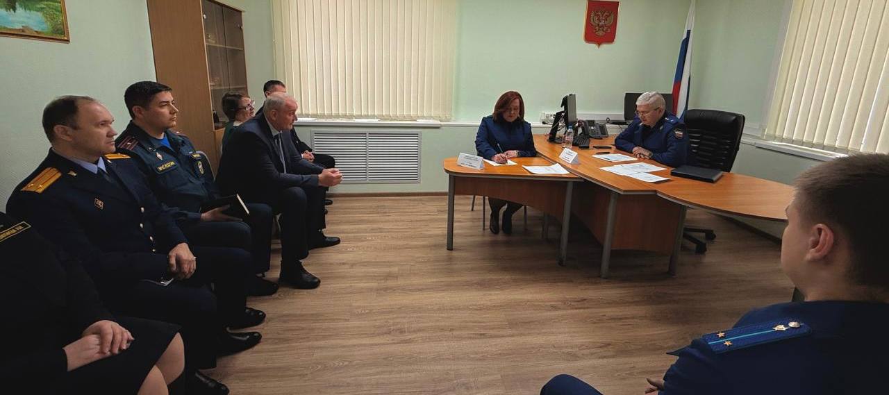 Прокурор Омской области Алексей Афанасьев представил коллективу, а также руководителям органов власти прокурора Русско-Полянского района Гулла Ольгу Владимировну