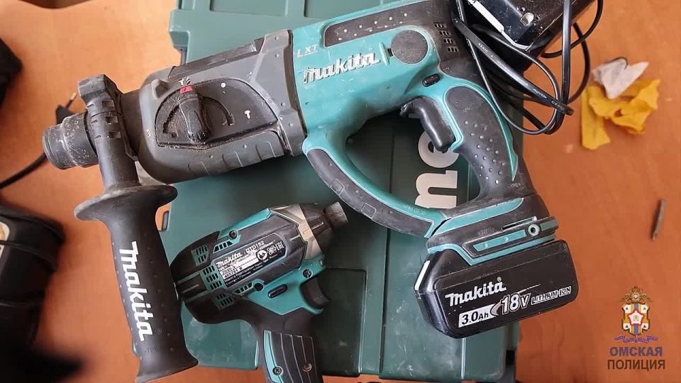 В омскую полицию обратился житель Кировского округа и сообщил о краже из его квартиры строительных инструментов