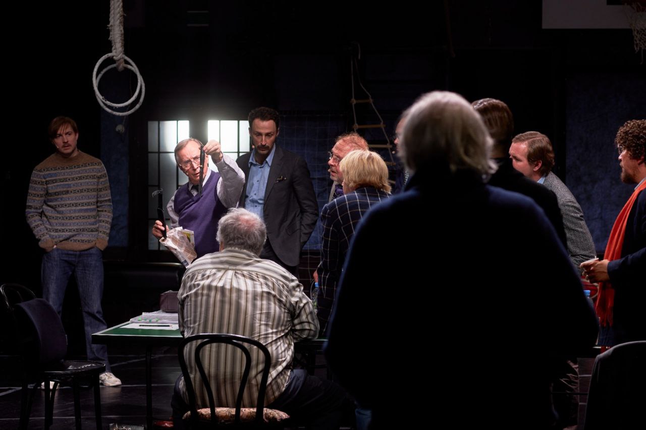 11 и 12 ноября в 19.00 на сцене Музыкального театра покажут легендарный спектакль «12» 11 и 12 ноября в 19.00 на сцене Музыкального театра покажут легендарный спектакль «12»