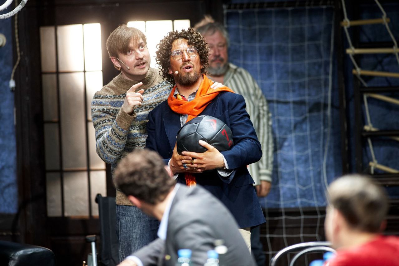 11 и 12 ноября в 19.00 на сцене Музыкального театра покажут легендарный спектакль «12» 11 и 12 ноября в 19.00 на сцене Музыкального театра покажут легендарный спектакль «12»