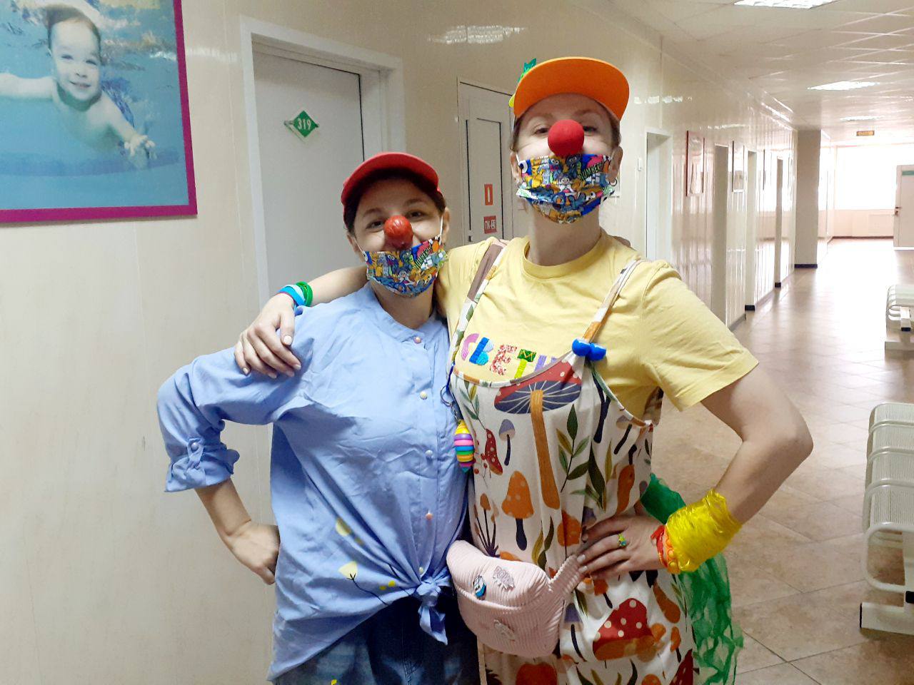 Клоуны посетили пациентов Омской детской больницы Клоуны посетили пациентов Омской детской больницы