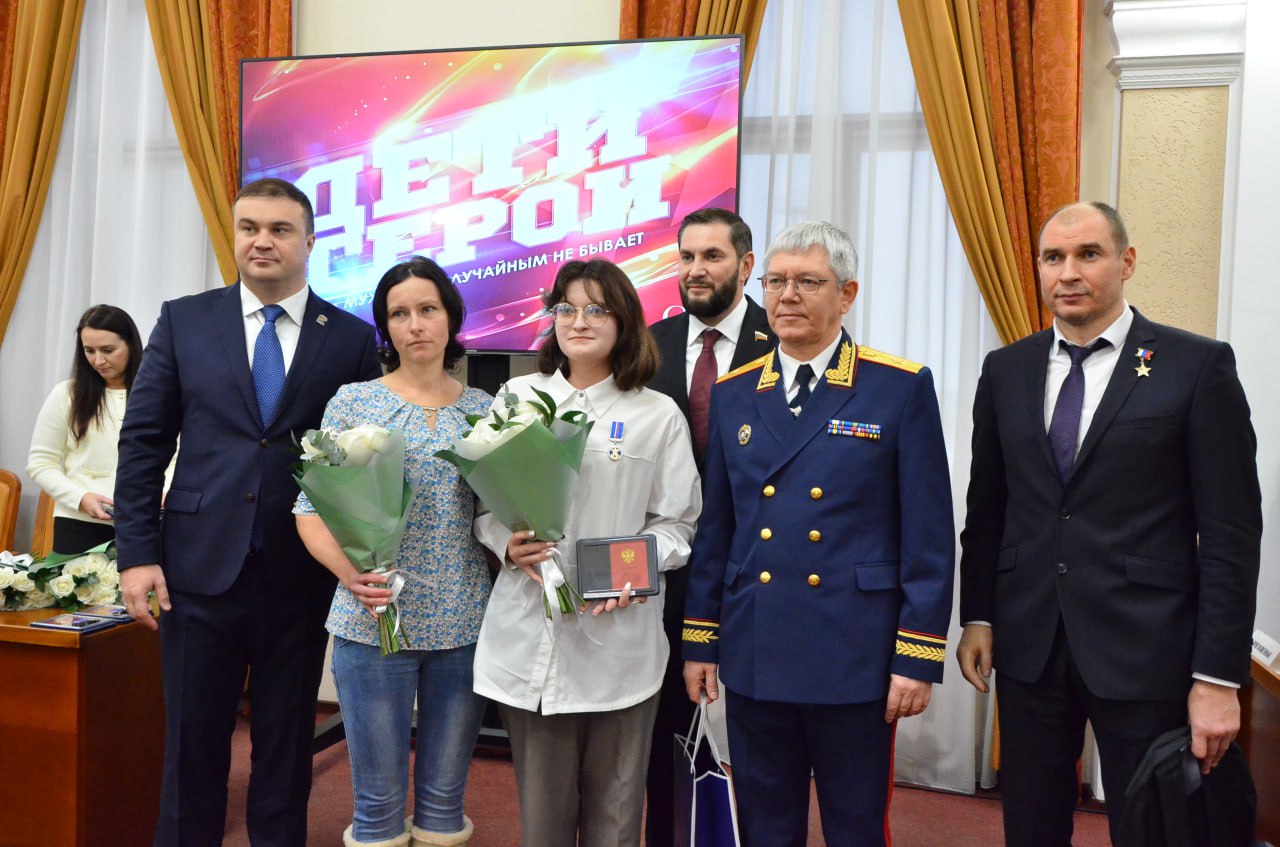 Руководитель следственного управления Следственного комитета Российской Федерации по Омской области принял участие в церемонии торжественного награждения юных героев в рамках Всероссийского гражданско-патриотического проекта... Руководитель следственного управления Следственного комитета Российской Федерации по Омской области принял участие в церемонии торжественного награждения юных героев в рамках Всероссийского гражданско-патриотического проекта...