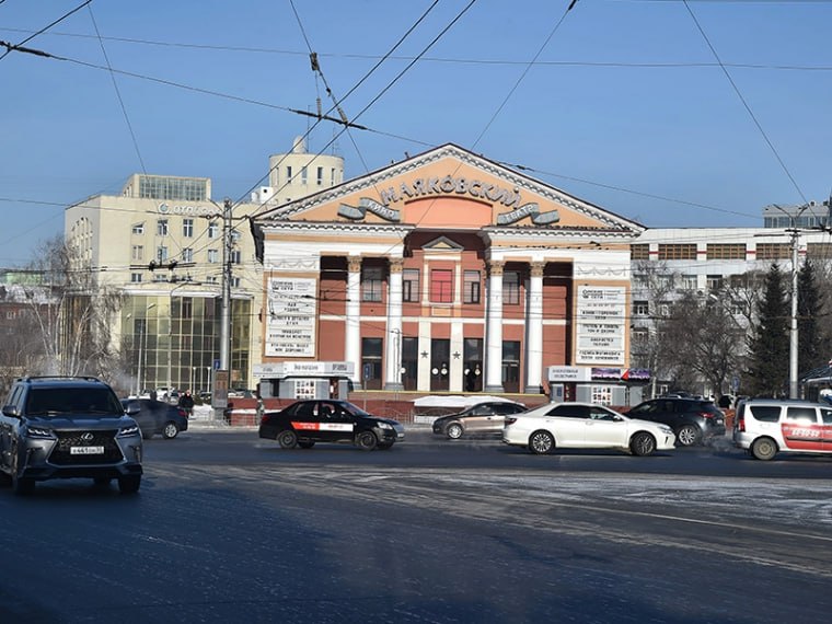 Как в омской роще в самом центре города стали показывать кино