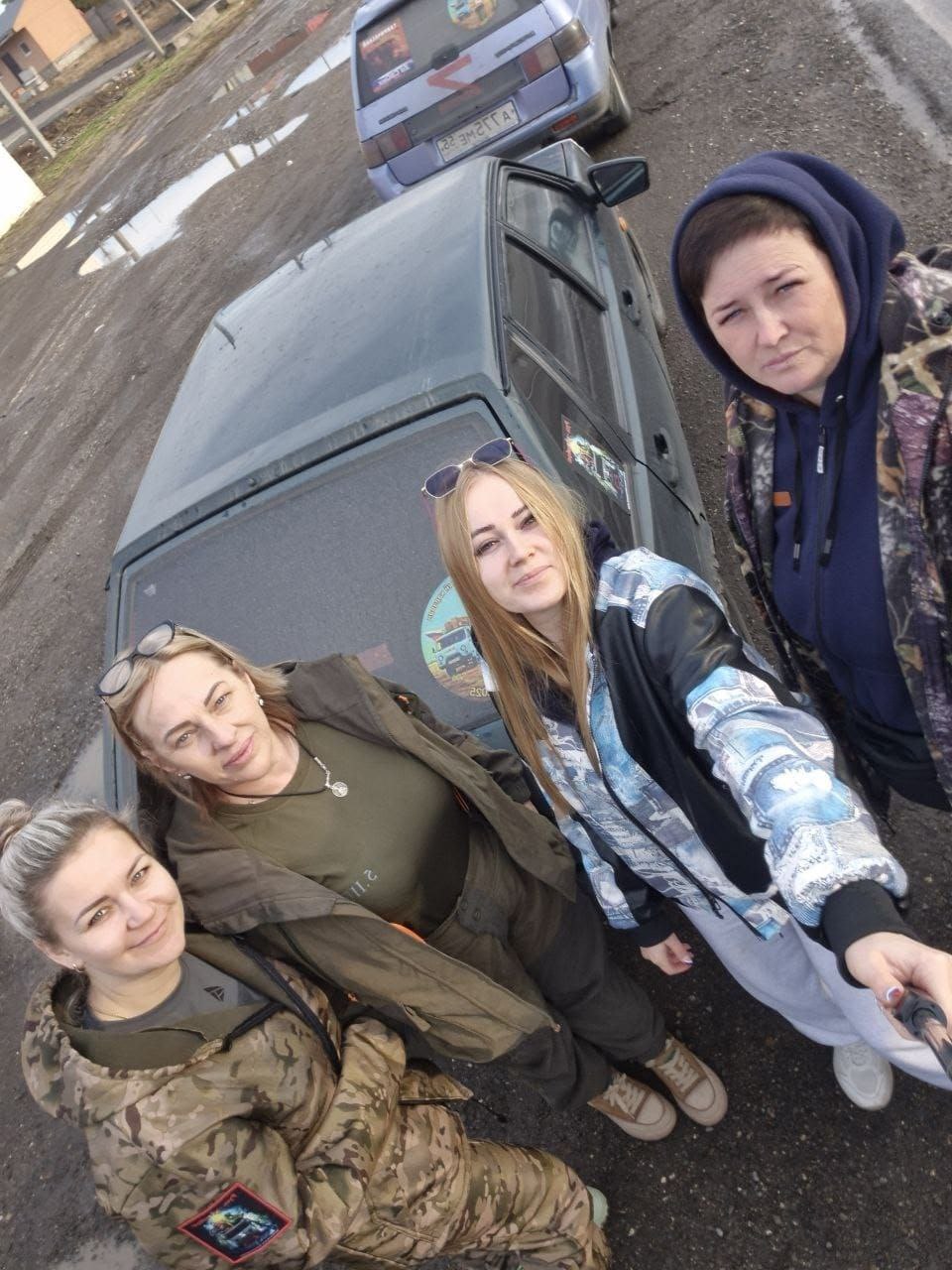 Впервые за время СВО из Таврического района в зону боевых действий отправился уникальный гуманитарный конвой – четыре из девяти машин вели женщины-волонтеры