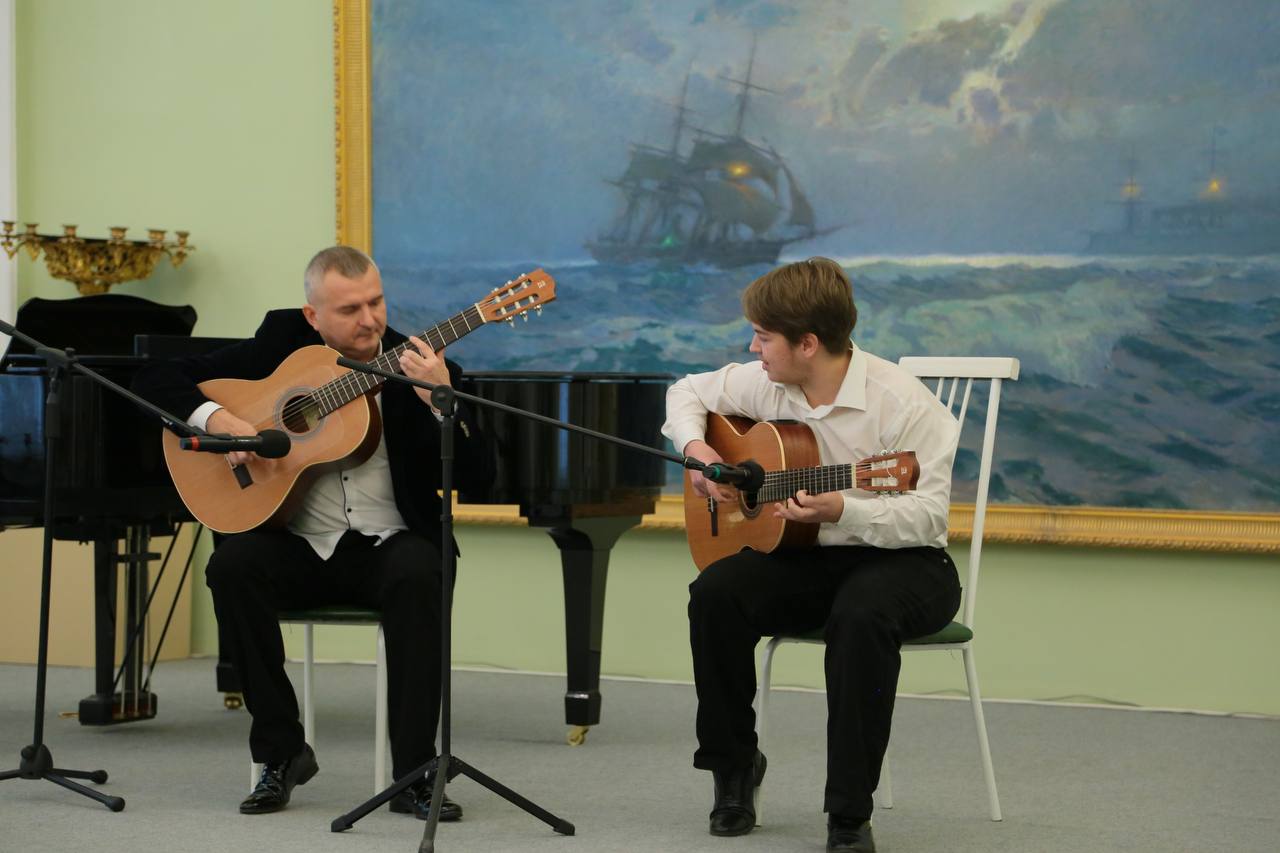 Сергей Шелест: Вместе с председателем Омского городского Совета Владимиром Валентиновичем Корбутом поприветствовали и наградили именными премиями юных омичей — учащихся школ искусств, художественных школ, а также... Сергей Шелест: Вместе с председателем Омского городского Совета Владимиром Валентиновичем Корбутом поприветствовали и наградили именными премиями юных омичей — учащихся школ искусств, художественных школ, а также...