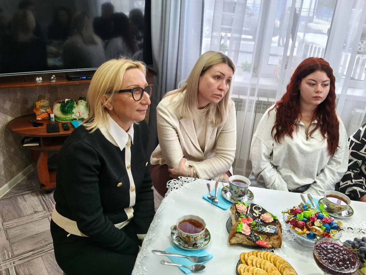 Виталий Хоценко навестил семью участника спецоперации в Крутинском районе Виталий Хоценко навестил семью участника спецоперации в Крутинском районе