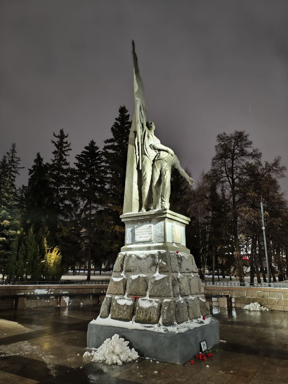 Сквер им. Борцов Революции в этом году заметно преобразился благодаря нацпроекту