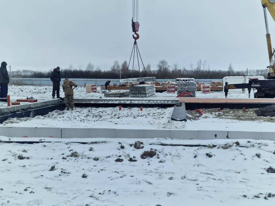 Работники прокуратуры провели выездную проверку хода строительства социальной деревни Омского дома-интерната