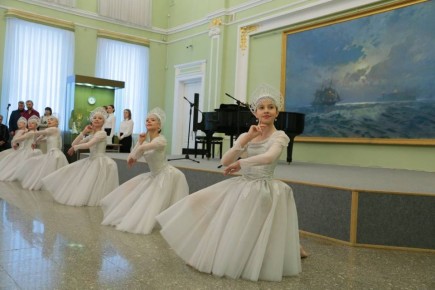 Сергей Шелест: Вместе с председателем Омского городского Совета Владимиром Валентиновичем Корбутом поприветствовали и наградили именными премиями юных омичей — учащихся школ искусств, художественных школ, а также...