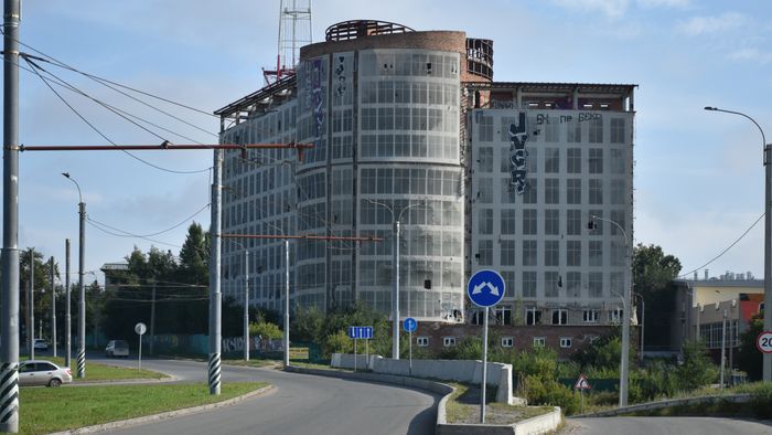 В заброшенном омском отеле «Хилтон» нашли нарушения