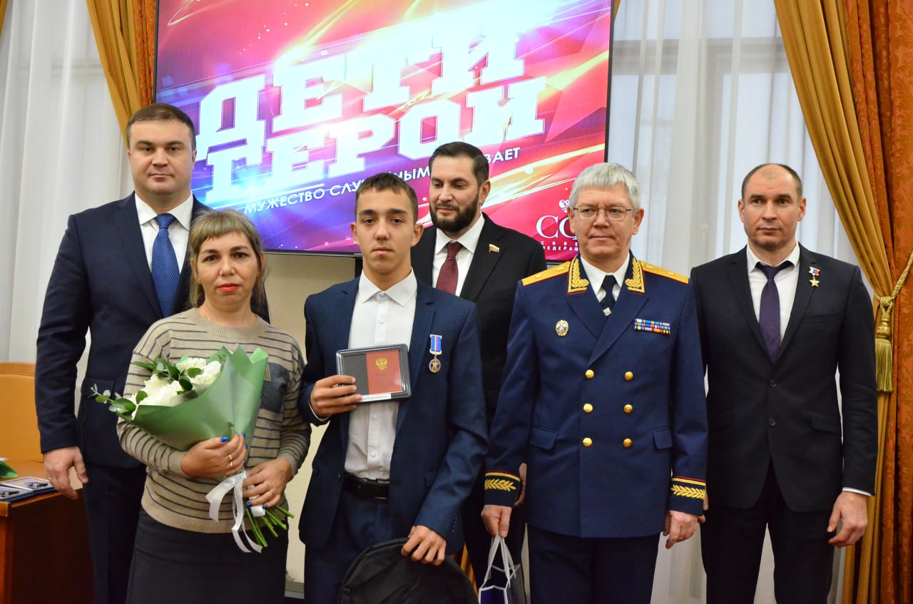 Руководитель следственного управления Следственного комитета Российской Федерации по Омской области принял участие в церемонии торжественного награждения юных героев в рамках Всероссийского гражданско-патриотического проекта...