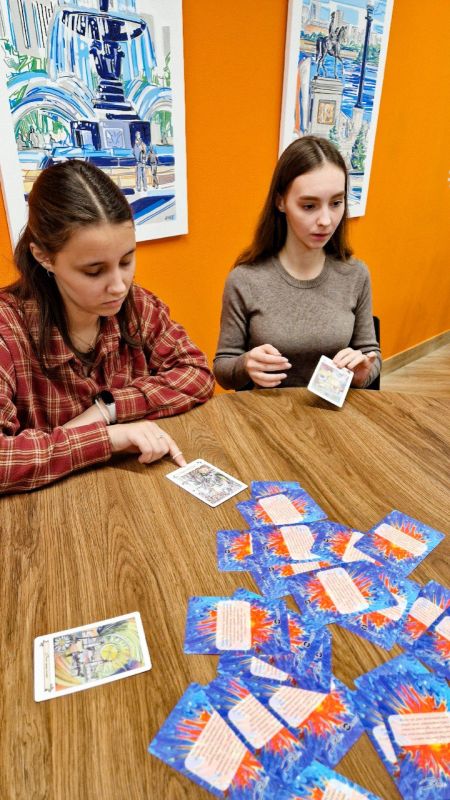 «Культурная бандероль»: в Омске презентовали авторские ассоциативные карты