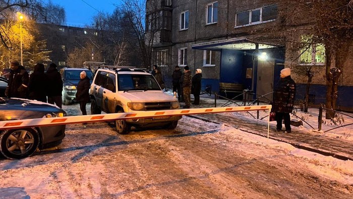 «Документов нет, комитет хамит»: в Омске жителей трех домов «замуровали» во дворе