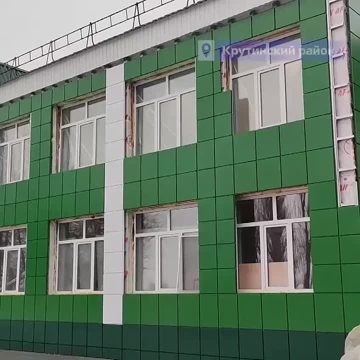 В Крутинском лицее отстают от графика капремонта – рабочих на объекте меньше, чем нужно