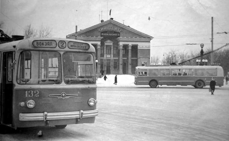 Как в омской роще в самом центре города стали показывать кино Как в омской роще в самом центре города стали показывать кино