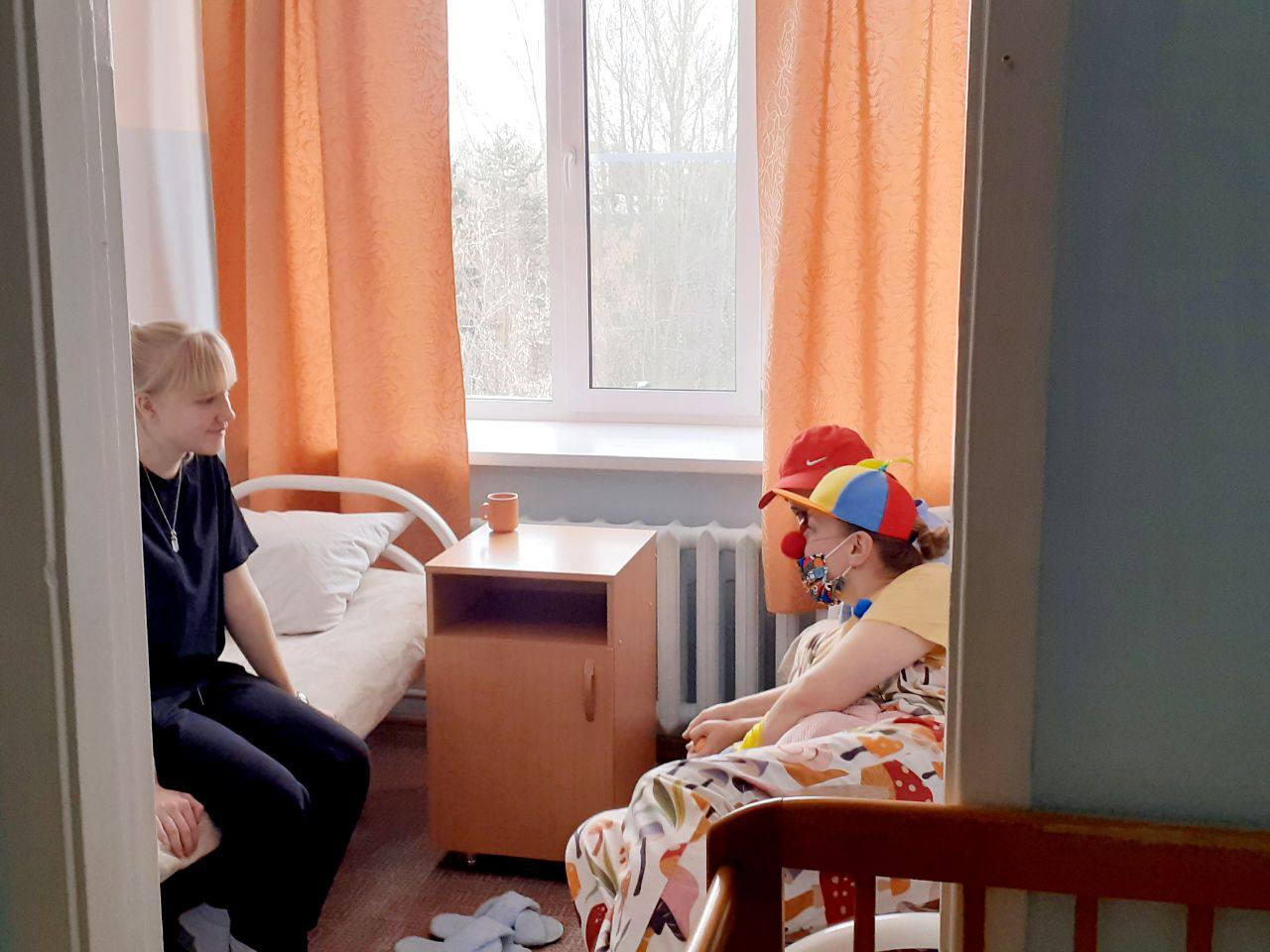 Клоуны посетили пациентов Омской детской больницы Клоуны посетили пациентов Омской детской больницы