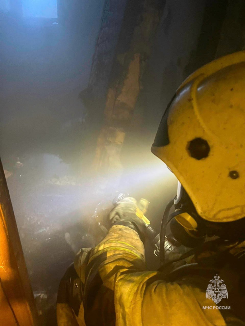 #пожарызасутки. 6 ноября в 16:50 В Омске на проспекте Комарова горела квартира в девятиэтажном доме #пожарызасутки. 6 ноября в 16:50 В Омске на проспекте Комарова горела квартира в девятиэтажном доме