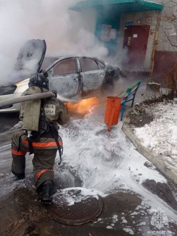 #пожарызасутки. 7 ноября в 15:09 В Омске на улице Молодова горел автомобиль