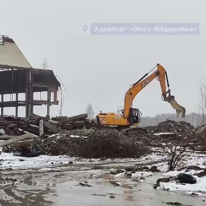 В Омской области продолжается снос старых зданий аэропорта «Омск-Фёдоровка»