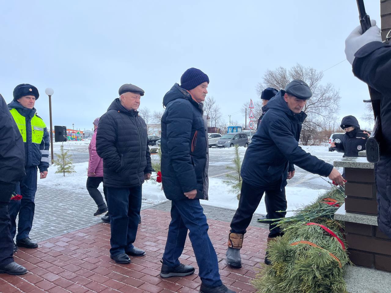 Сотрудники и ветераны отдела МВД России по Полтавскому району провели мероприятие в день памяти сотрудникам погибшим при исполнении служебных обязанностей Сотрудники и ветераны отдела МВД России по Полтавскому району провели мероприятие в день памяти сотрудникам погибшим при исполнении служебных обязанностей