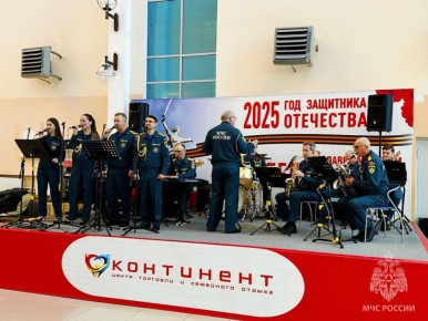 Музыкальные выходные в «Континенте»: оркестр МЧС России подарил омичам концерт
