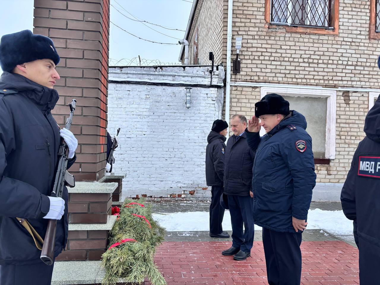 Сотрудники и ветераны отдела МВД России по Полтавскому району провели мероприятие в день памяти сотрудникам погибшим при исполнении служебных обязанностей Сотрудники и ветераны отдела МВД России по Полтавскому району провели мероприятие в день памяти сотрудникам погибшим при исполнении служебных обязанностей