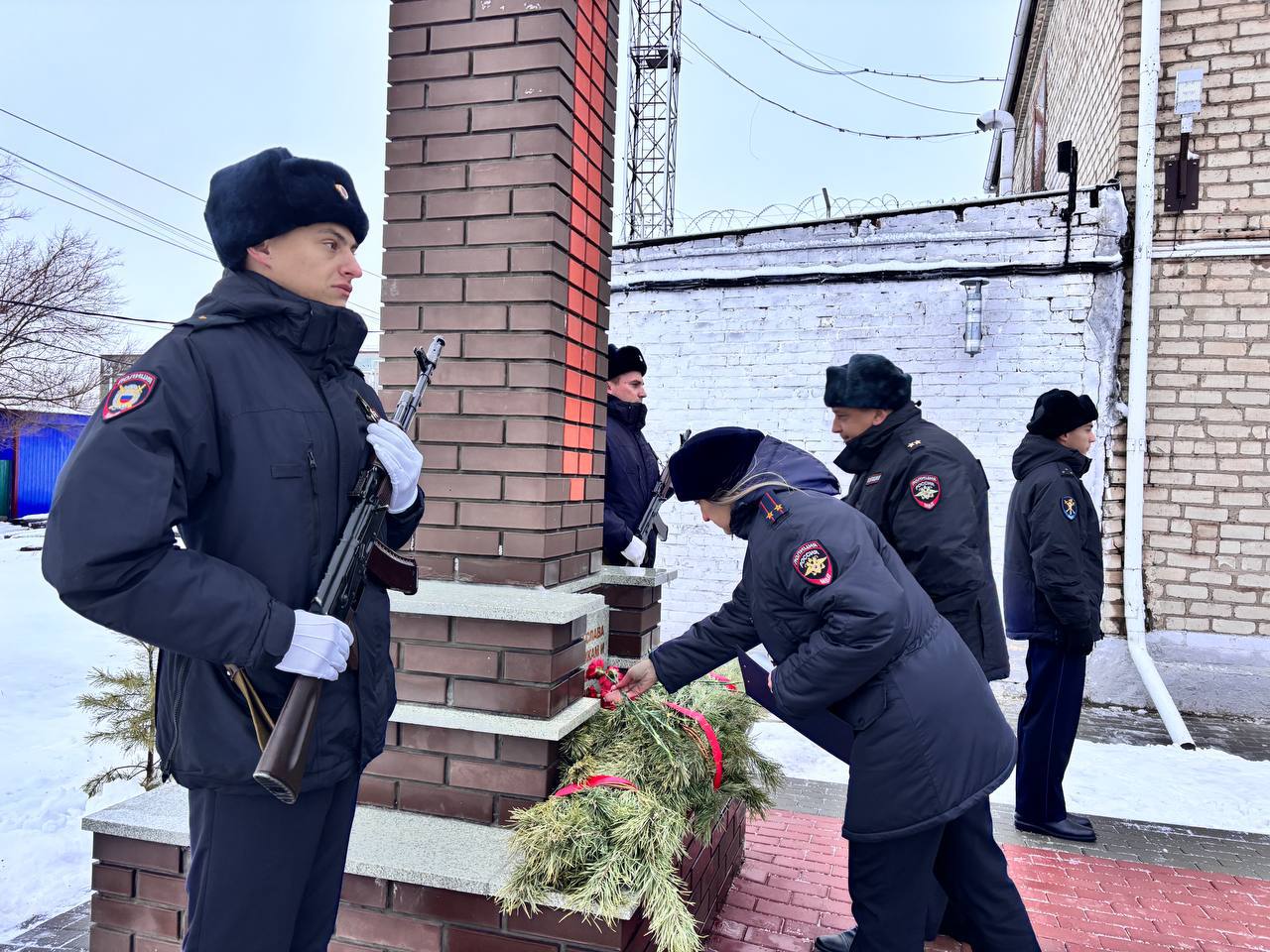Сотрудники и ветераны отдела МВД России по Полтавскому району провели мероприятие в день памяти сотрудникам погибшим при исполнении служебных обязанностей Сотрудники и ветераны отдела МВД России по Полтавскому району провели мероприятие в день памяти сотрудникам погибшим при исполнении служебных обязанностей