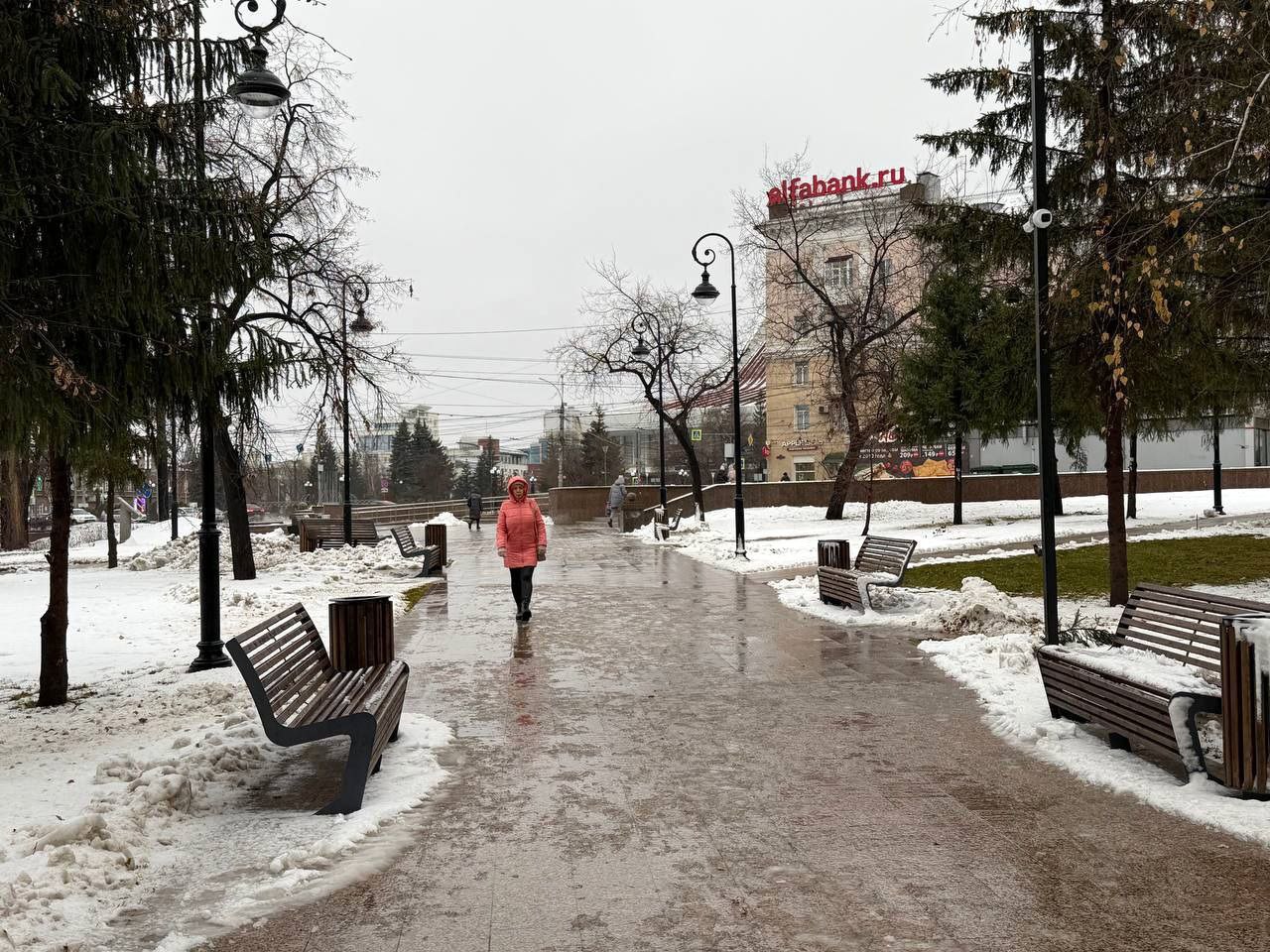 В Омске завершили благоустройство сквера им. Борцов Революции В Омске завершили благоустройство сквера им. Борцов Революции