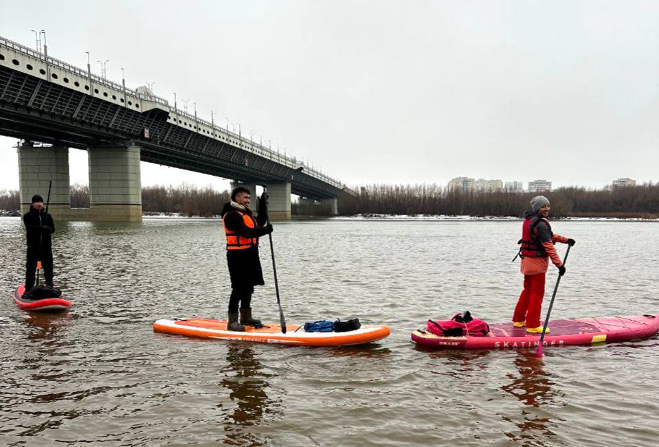 Омичи проплыли по Иртышу на сап-досках Омичи проплыли по Иртышу на сап-досках