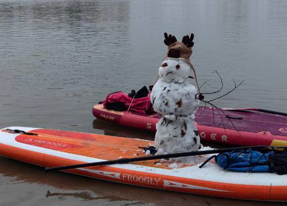 Омичи отпраздновали День Сибири заплывом на сапах Омичи отпраздновали День Сибири заплывом на сапах