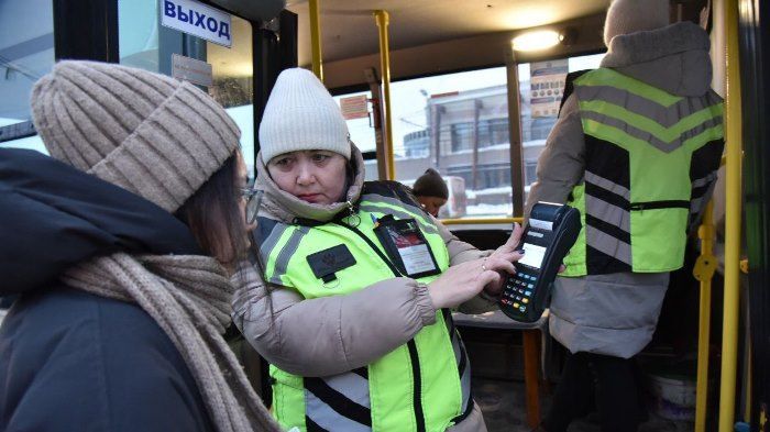 Омичи продолжают безнаказанно ездить «зайцами» в автобусах
