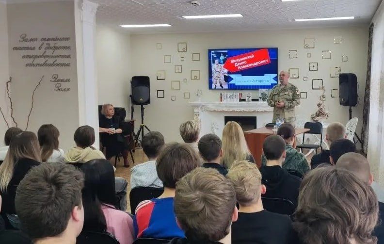 Участник кадровой программы «ПРОдвижение ГЕРОЕВ» провел встречу со студентами Омского монтажного техникума