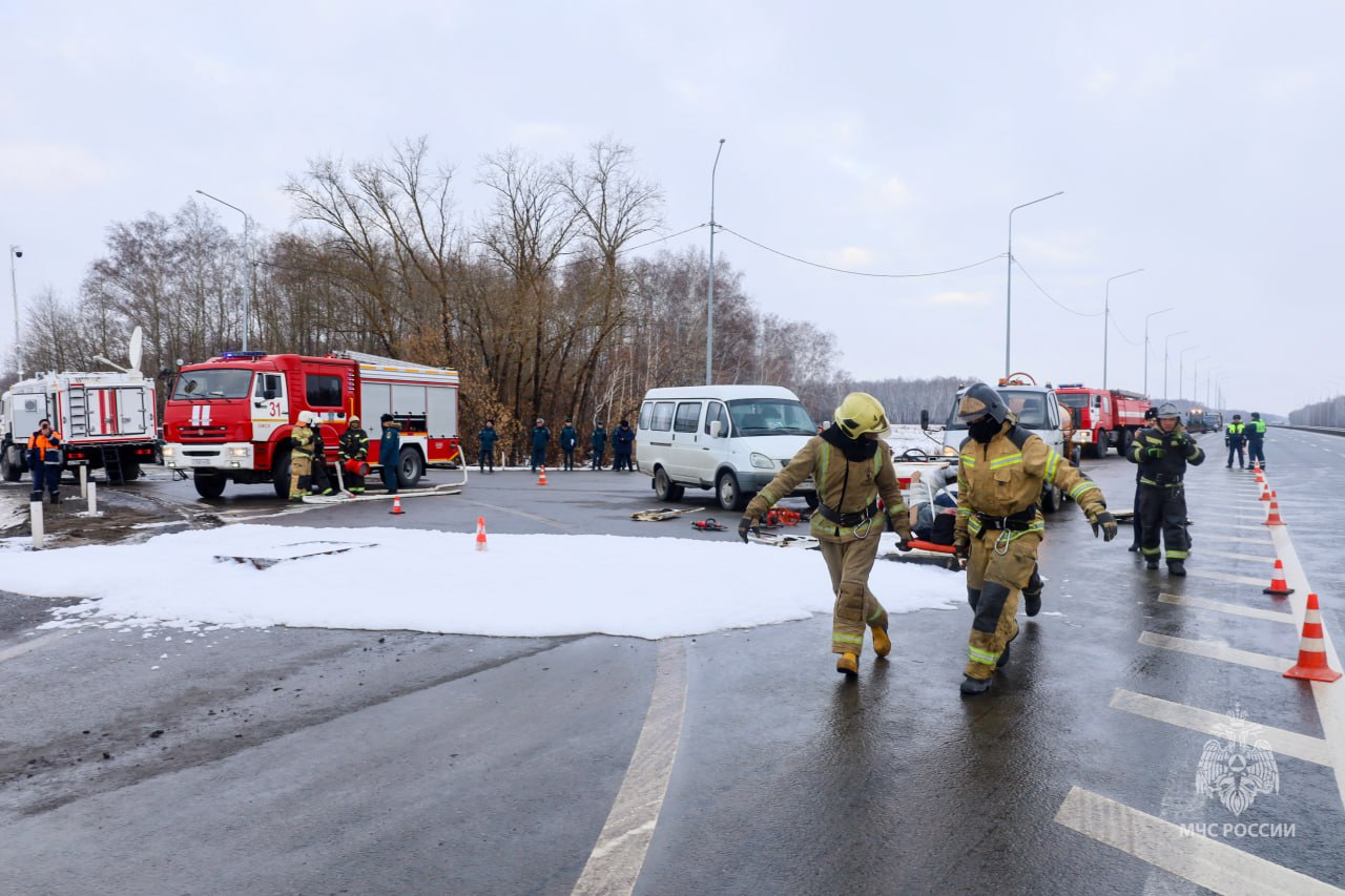 Ответ на ежегодные риски. Омские службы отработали действия при ДТП на федеральной трассе Ответ на ежегодные риски. Омские службы отработали действия при ДТП на федеральной трассе