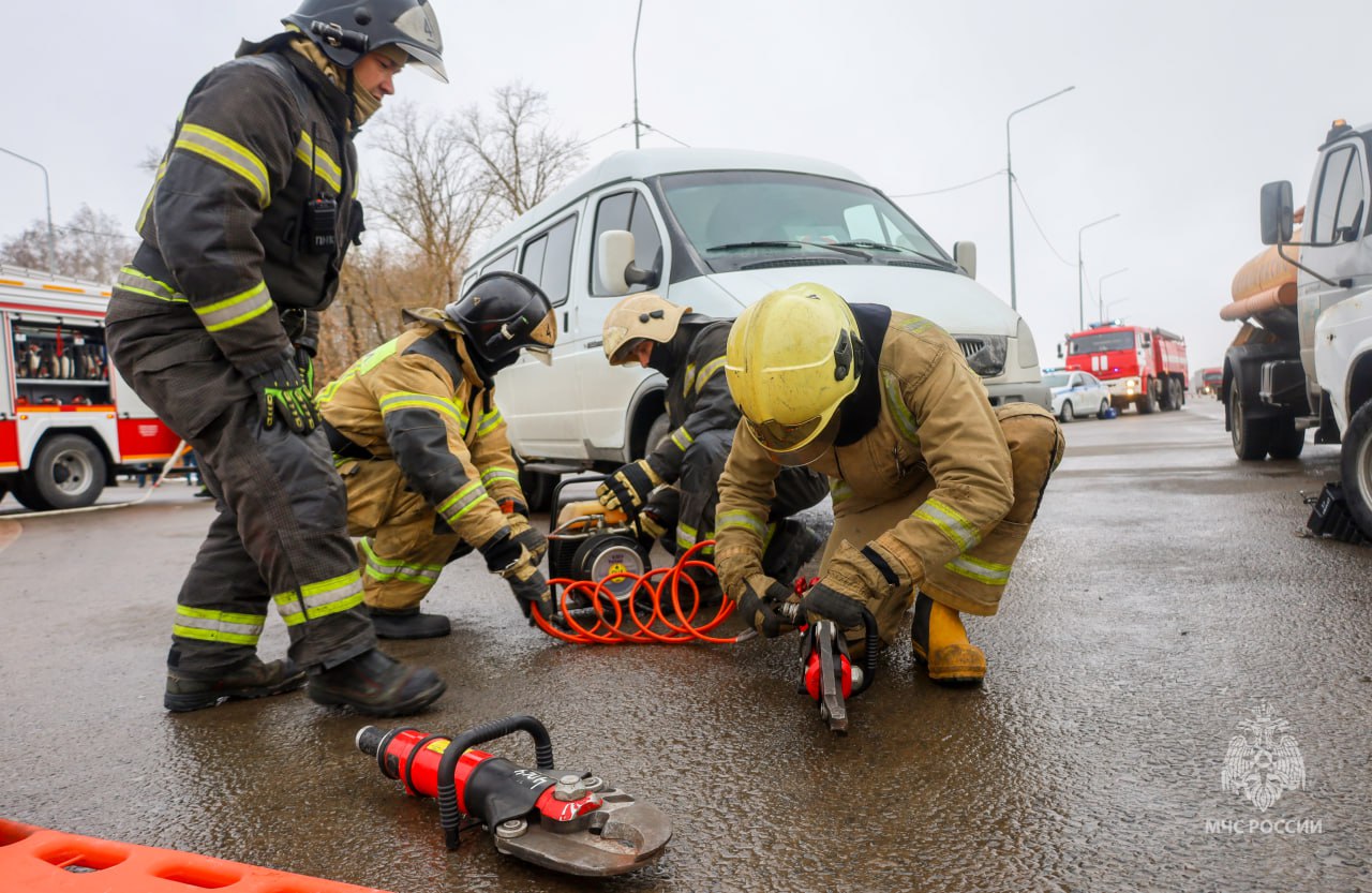 Ответ на ежегодные риски. Омские службы отработали действия при ДТП на федеральной трассе Ответ на ежегодные риски. Омские службы отработали действия при ДТП на федеральной трассе