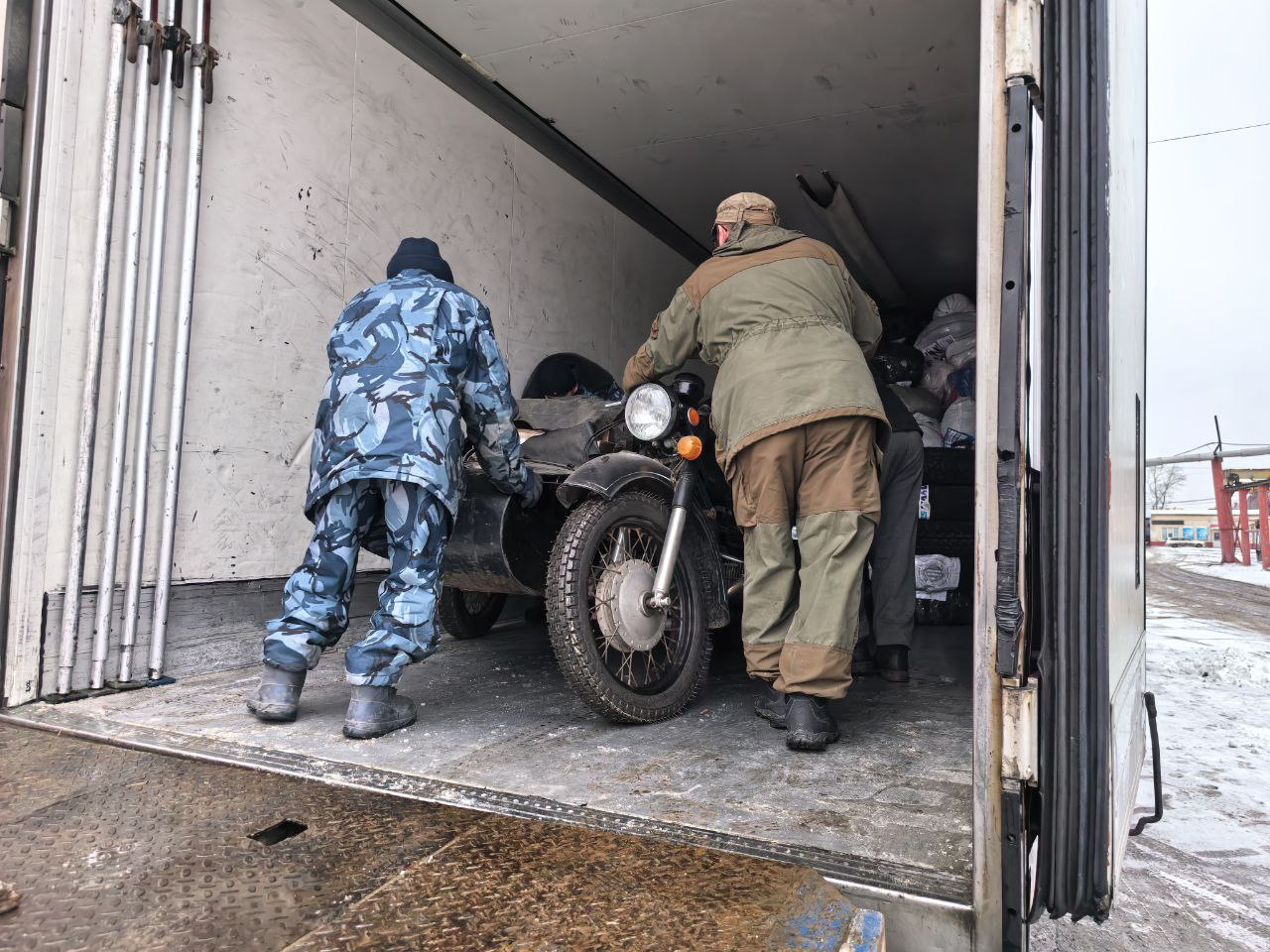 Со склада Гумцентра Омской области отправлен груз в Курскую область