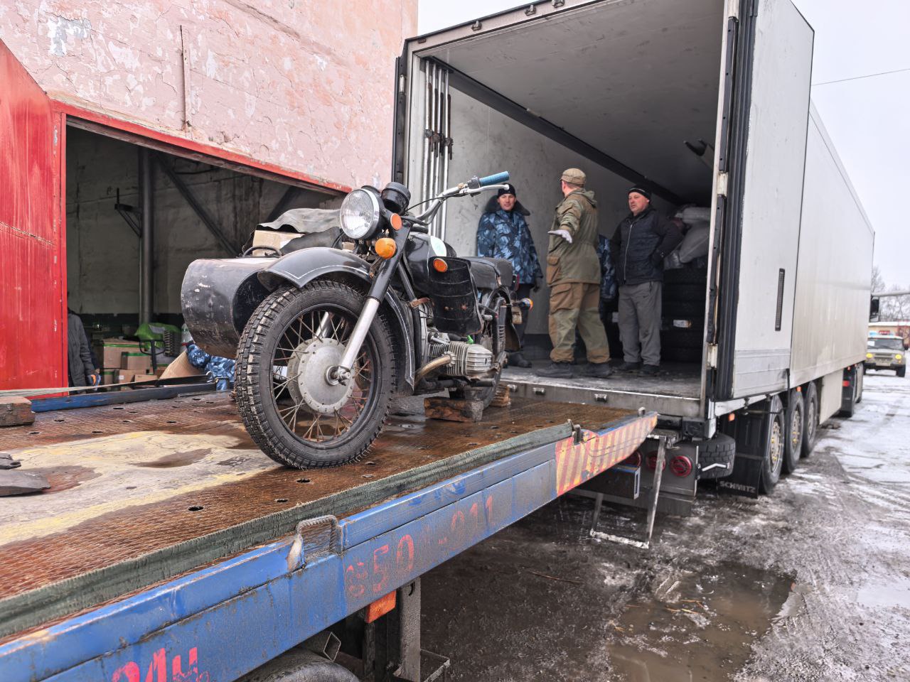 Со склада Гумцентра Омской области отправлен груз в Курскую область Со склада Гумцентра Омской области отправлен груз в Курскую область