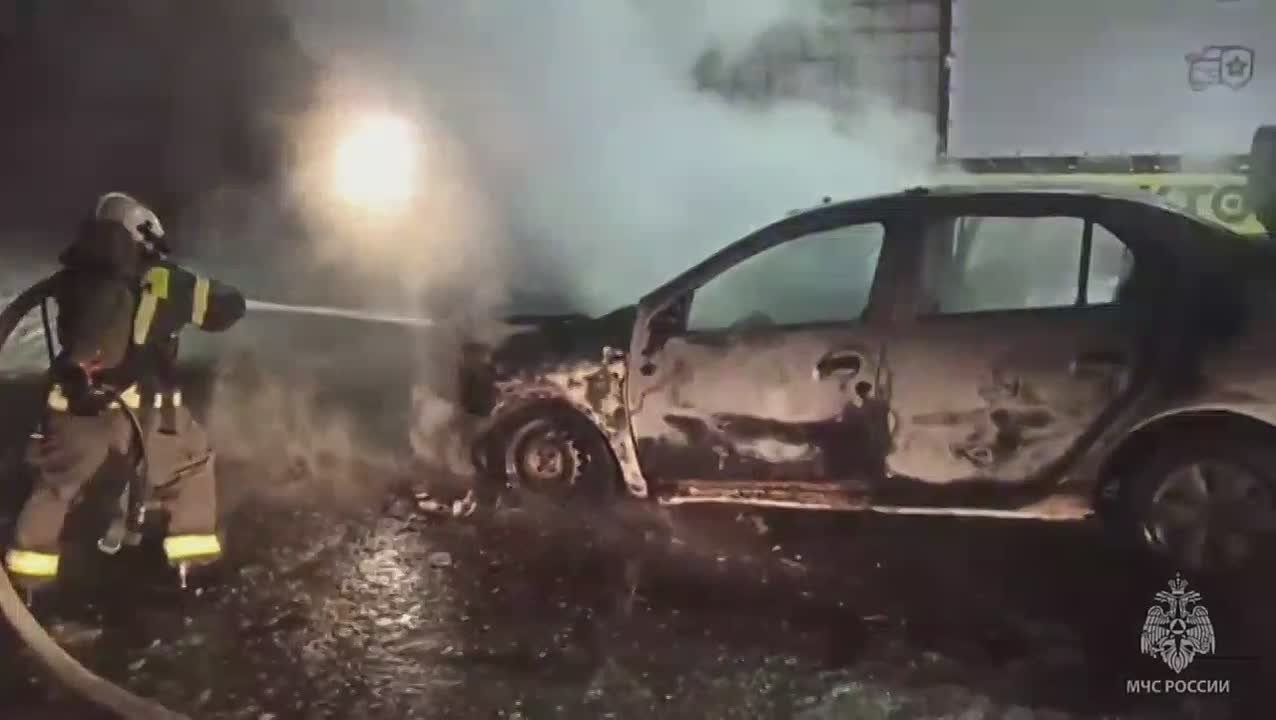 #пожарызасутки. 11 ноября в 00:37 На Панфилова горел припаркованный автомобиль