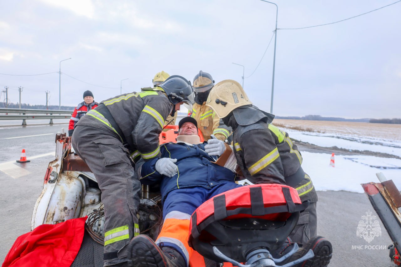Ответ на ежегодные риски. Омские службы отработали действия при ДТП на федеральной трассе Ответ на ежегодные риски. Омские службы отработали действия при ДТП на федеральной трассе