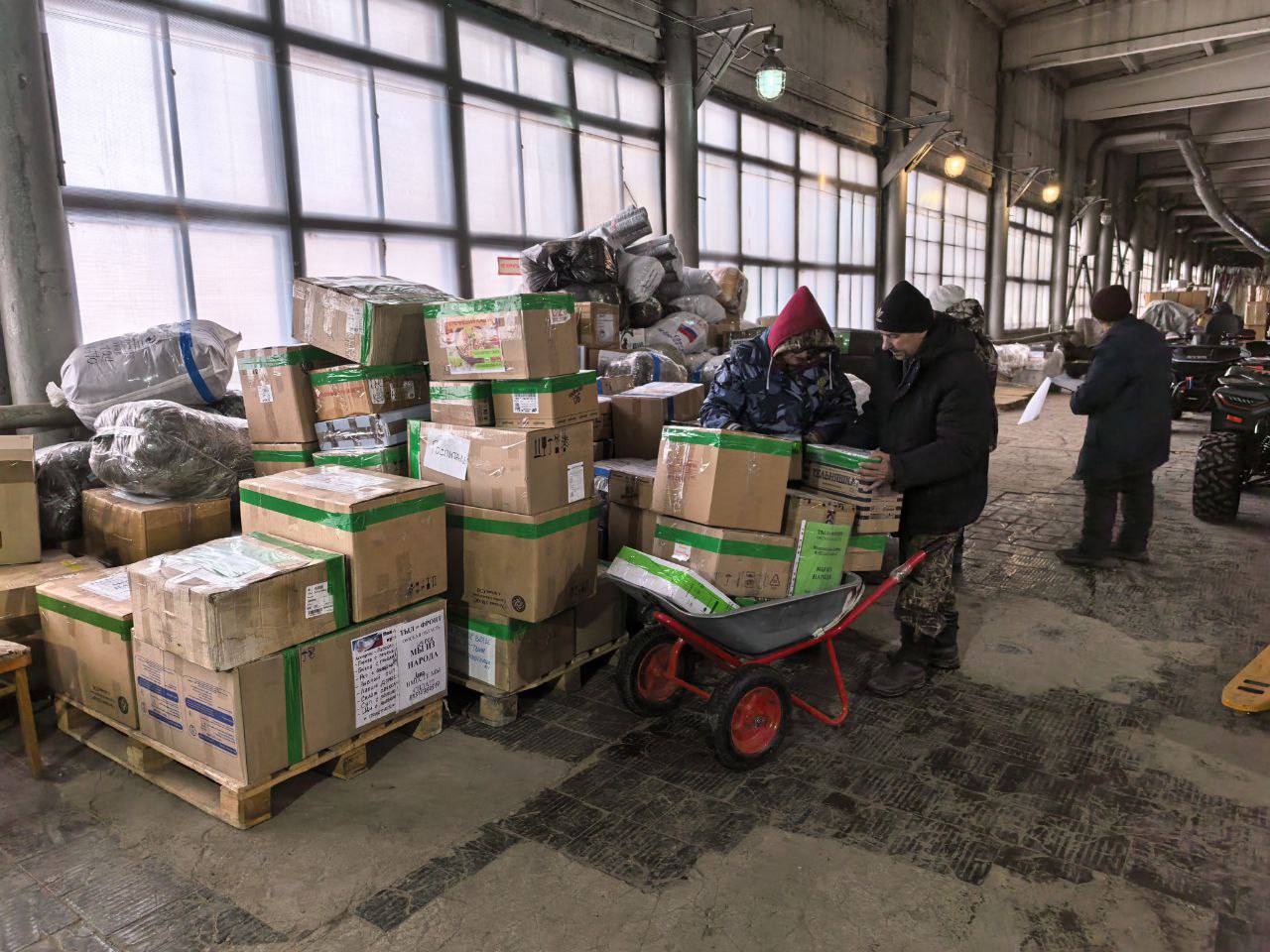 Со склада Гумцентра Омской области отправлен груз в Курскую область Со склада Гумцентра Омской области отправлен груз в Курскую область