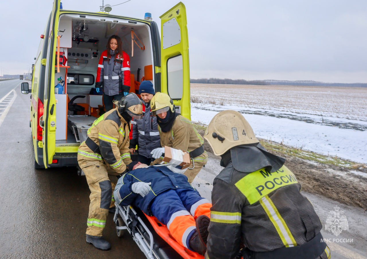 Ответ на ежегодные риски. Омские службы отработали действия при ДТП на федеральной трассе Ответ на ежегодные риски. Омские службы отработали действия при ДТП на федеральной трассе