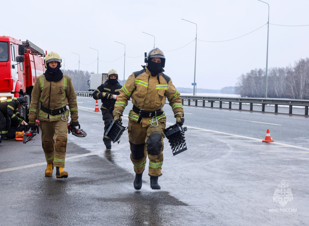 Ответ на ежегодные риски. Омские службы отработали действия при ДТП на федеральной трассе Ответ на ежегодные риски. Омские службы отработали действия при ДТП на федеральной трассе