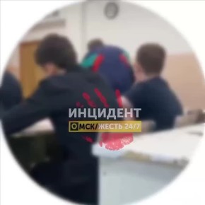 В Омске проверят учителя после видео, где он сбросил ученика со стула