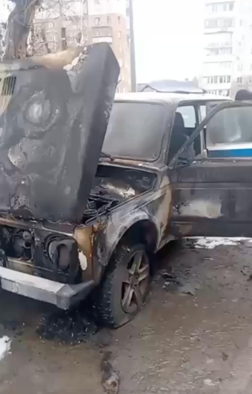 В Омске задержали 27-летнего местного жителя, который по заданию телефонных мошенников поджег полицейскую машину В Омске задержали 27-летнего местного жителя, который по заданию телефонных мошенников поджег полицейскую машину