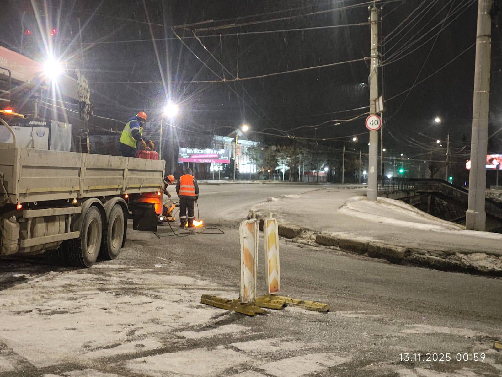 В Омске прошли ночные работы на мосту у Телецентра В Омске прошли ночные работы на мосту у Телецентра