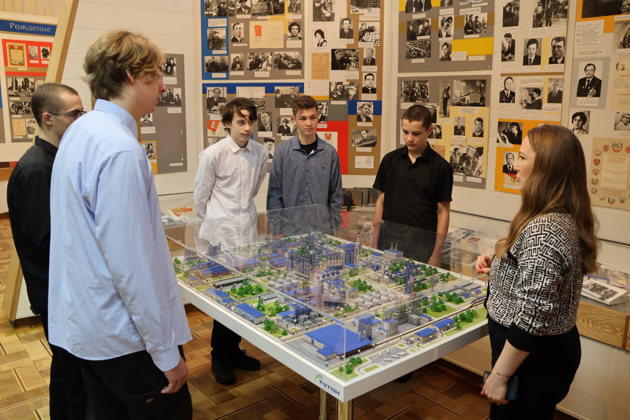 Школьники Саргатского района побывали на заводе «Омский каучук» в рамках проекта «Билет в будущее»