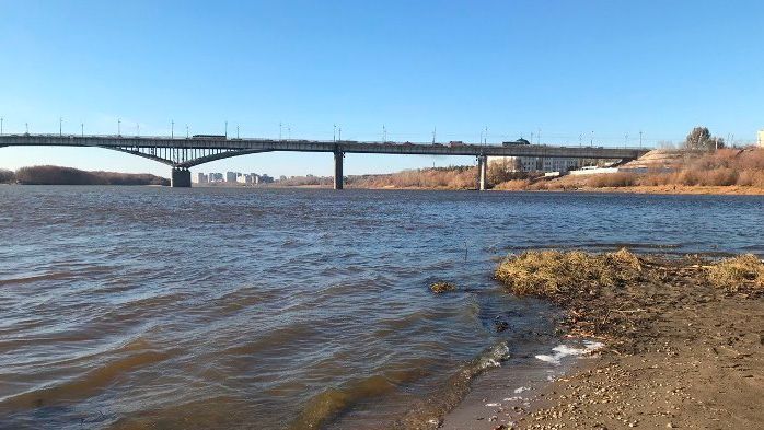 Омскую компанию «Стройтраст» обвинили в сбросе мусора в Иртыш