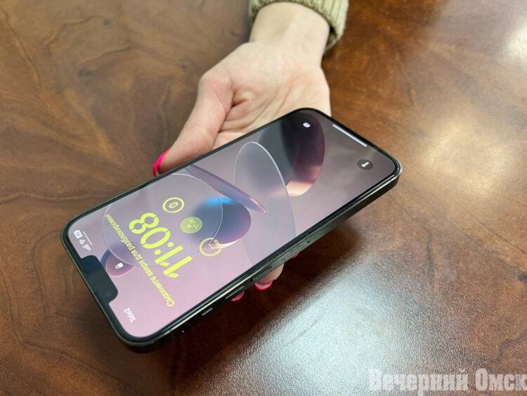 Аналитики: каждый третий омич хотя бы раз швырял телефон в гневе