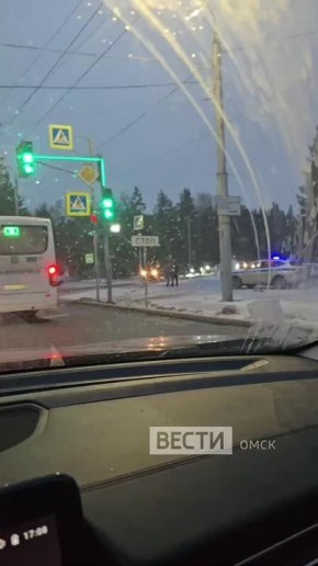 В Омске перевернулся легковой автомобиль