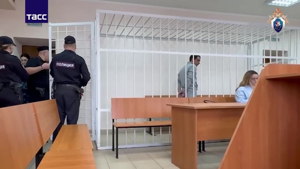 В Омске задержали местного жителя, который по указанию неизвестных поджег машину полиции